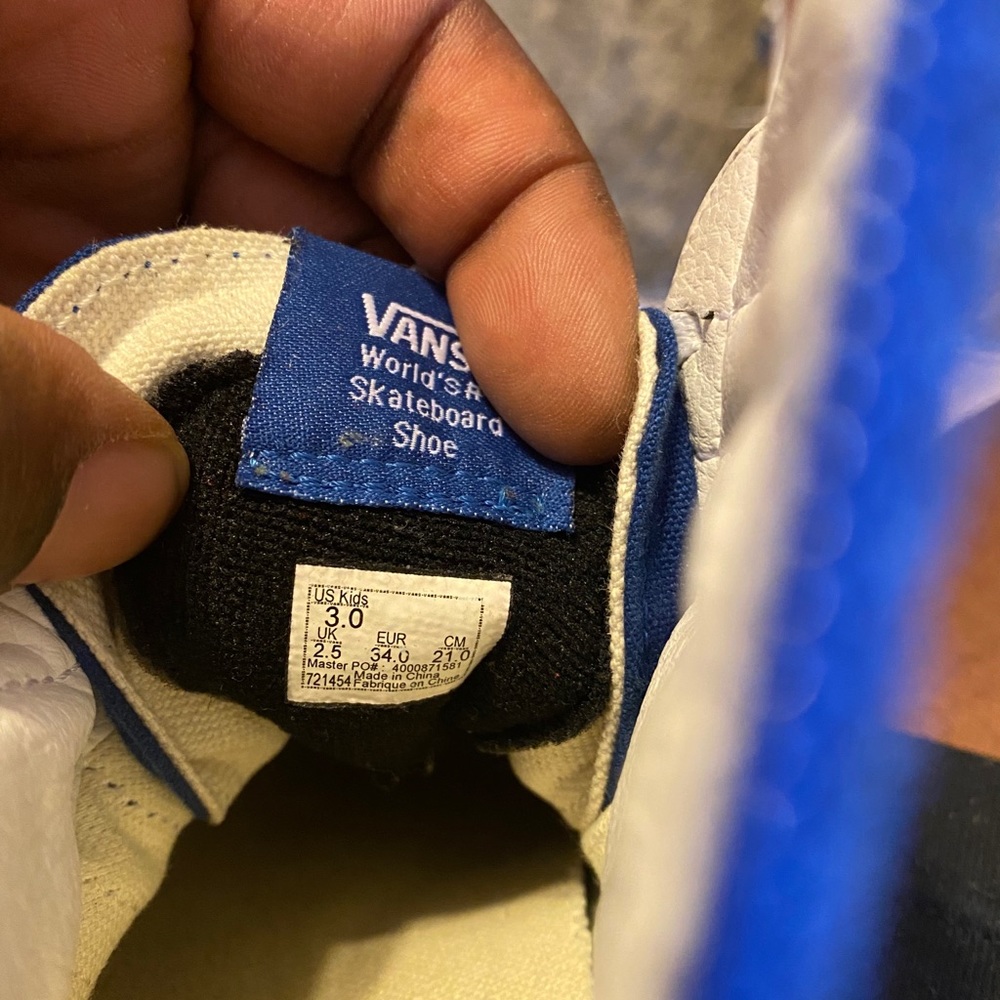 Vans - Picture 6 of 6